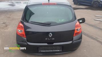 Achterbumper van een Renault Clio (NV676) beschikbaar voor biedingen