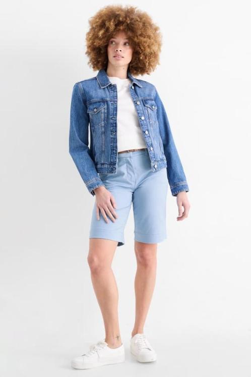 Te koop: Nieuw!! Mooie licht blauwe bermuda, 42., Kleding | Dames, Broeken en Pantalons, Nieuw, Maat 42/44 (L), Blauw, Kort, Ophalen