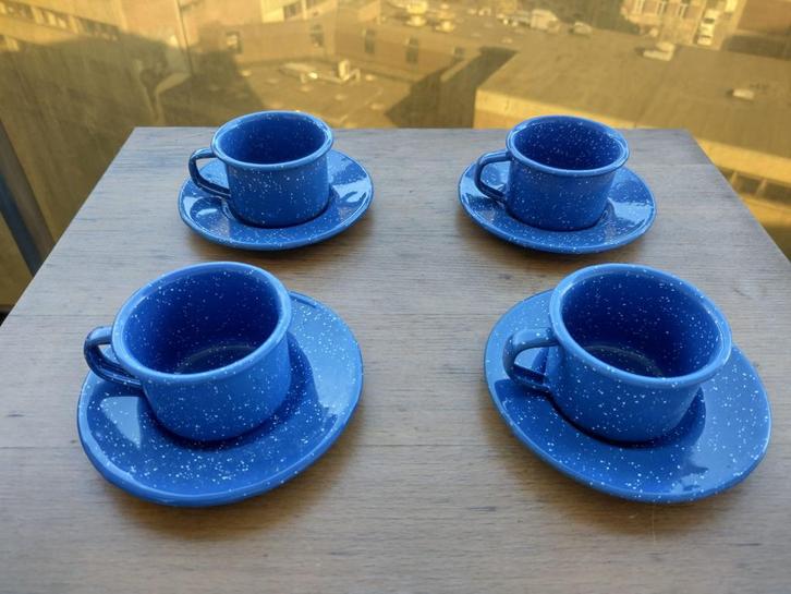 SET KOP EN SCHOTEL, Huis en Inrichting, Keuken | Servies, Zo goed als nieuw, Kop(pen) en/of Schotel(s), Overige stijlen, Overige materialen