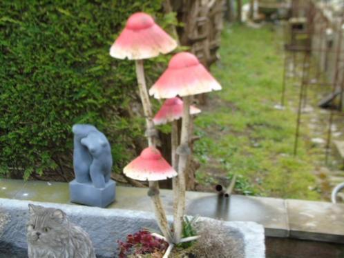 gigantisch paddenstoelpiekbeeld (4), smeedijzeren kleuren., Tuin en Terras, Tuinbeelden, Nieuw, Overige typen, Metaal, Ophalen