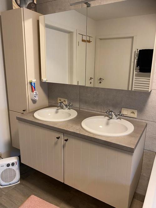 Volledige badkamer (7 jaar oud), Huis en Inrichting, Badkamer | Badkamermeubels, Spiegelkast, Ophalen