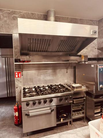 Gasfornuis met 6 branders op gasoven GN 2/1 en neutrale beschikbaar voor biedingen