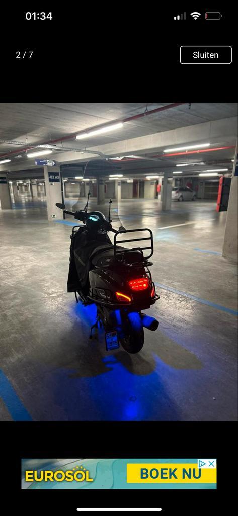 Il zoek een scooter, Fietsen en Brommers, Scooters | Piaggio, Zo goed als nieuw, Ophalen