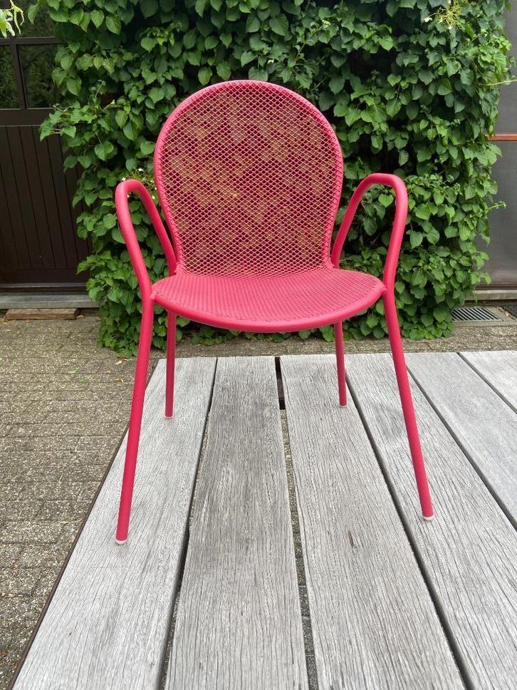 Rood metalen stoeltje voor kinderen, Kinderen en Baby's, Kinderkamer | Tafels en Stoelen, Zo goed als nieuw, Stoel(en), Ophalen of Verzenden