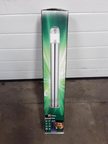 Poteau d'éclairage.  beschikbaar voor biedingen