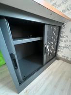 Bureau met stopcontacten, Ophalen, Gebruikt