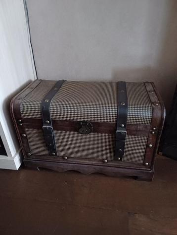 Houten opbergkist te koop beschikbaar voor biedingen