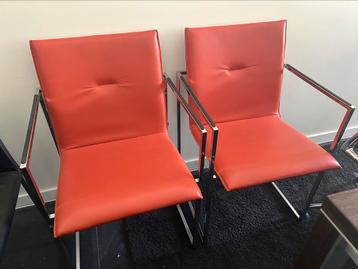 ARCO stoelen in oranje. Ideaal voor Nederlanders.