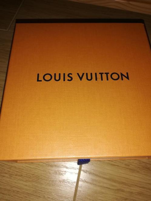 2 boîtes et 2 sacs Louis vuitton, Diversen, Cadeauverpakkingen, Zo goed als nieuw, Cadeaudoos, Ophalen of Verzenden