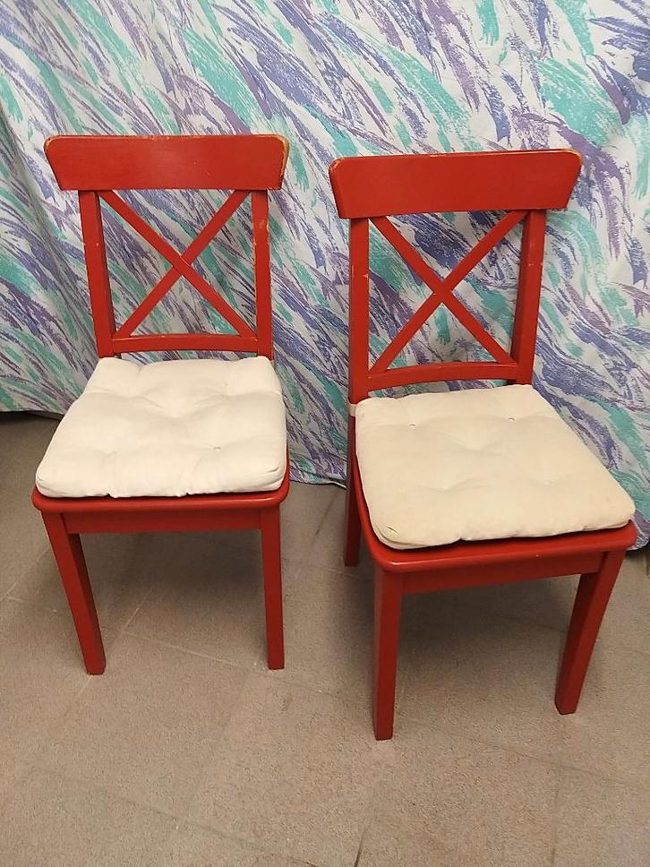 Lot 2 chaises Ikea bois rouges coussins amovibles blancs, Maison & Meubles, Chaises, Utilisé, Deux, Bois, Rouge, Enlèvement