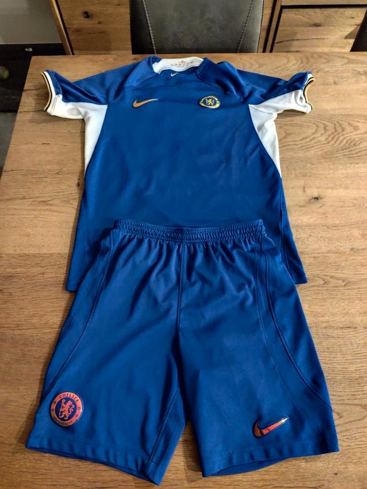 Prachtig Chelsea tenue (shirt kids XL 158-170 / broek L), Sport en Fitness, Voetbal, Shirt, Maat XL, Ophalen