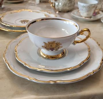 Theeservies set beschikbaar voor biedingen