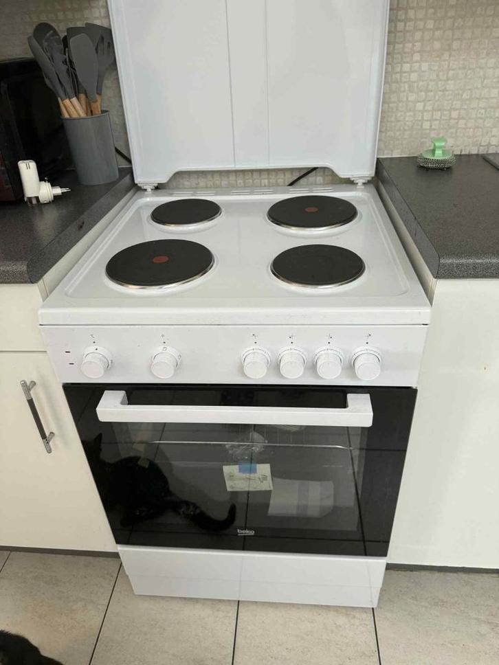 Alles sWasmachine, Frigo, TV-meubel, Tafel + NIEUWE gasfornu, Elektronische apparatuur, Fornuizen, Zo goed als nieuw, Elektrisch