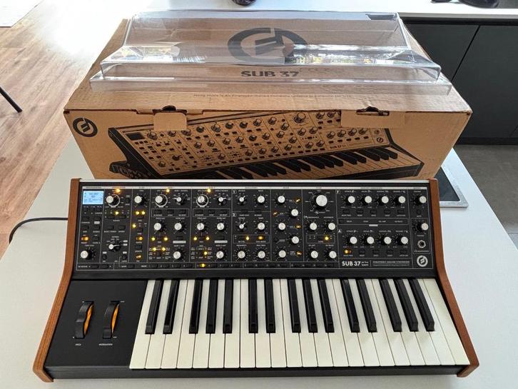 Moog Sub37 analoge synthesizer, Muziek en Instrumenten, Synthesizers, Zo goed als nieuw, Overige aantallen, Overige merken, Met midi-aansluiting