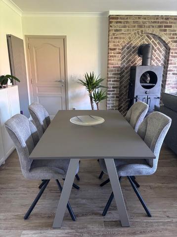 Table de salon - excellent état  beschikbaar voor biedingen