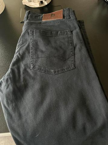 Mooi blauwe lange chinobroek maat 33/32 Hugo beschikbaar voor biedingen