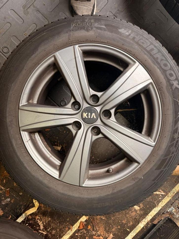 Jeu de pneu hiver Kia Sportage, Auto-onderdelen, Banden en Velgen, Band(en), Winterbanden, 17 inch, 225 mm, Terreinwagen, Gebruikt