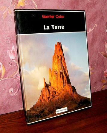 LIVRE - LA TERRE "éditions GARNIER" Color - NEUF beschikbaar voor biedingen