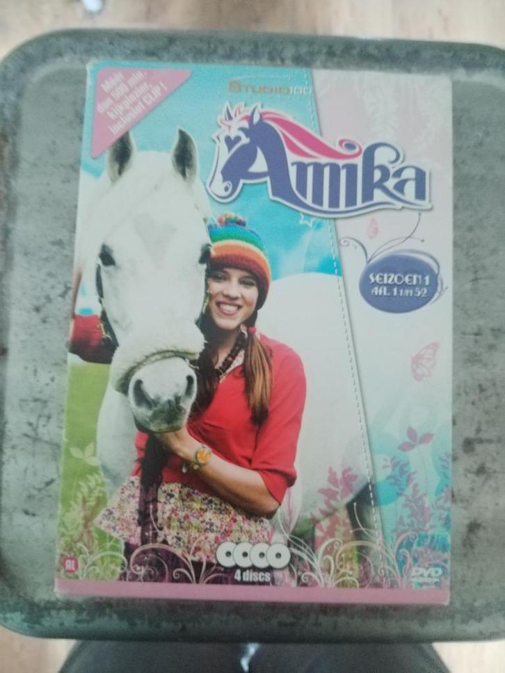 Amika seizoen 1-3, Cd's en Dvd's, Dvd's | Kinderen en Jeugd, Tv fictie, Avontuur, Boxset, Alle leeftijden, Verzenden
