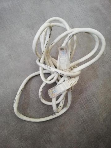 Witte internetkabel van ongeveer 2m- RJ45 beschikbaar voor biedingen