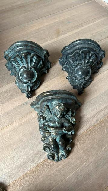Wandornamenten met een bijzondere patine beschikbaar voor biedingen