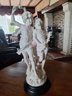 Wit beeld jongen en meisje, Ophalen