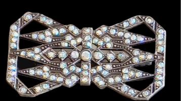 vintage damesbroche met zirkonia.  beschikbaar voor biedingen