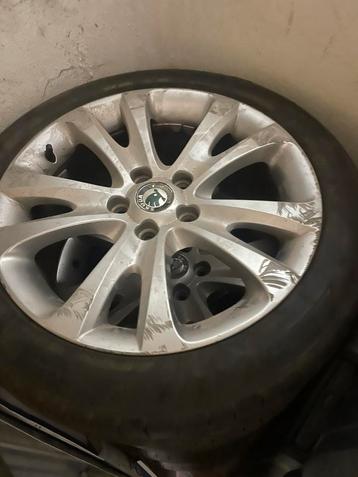 Skoda Superb banden met velgen beschikbaar voor biedingen