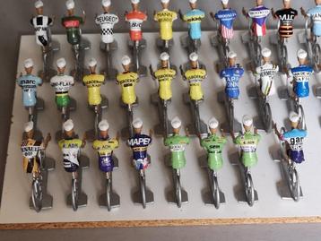 Cyclistes miniatures en plastique RETRO, Envoi