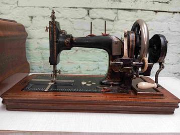 antieke naaimachine GRITZNER Special in houten koffer beschikbaar voor biedingen