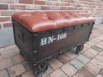 kist wagon salontafel met leder en stalen wielen, Enlèvement, Comme neuf