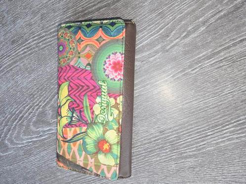 Portefeuille Desigual- Coloré & Orig inal, Telecommunicatie, Mobiele telefoons | Hoesjes en Screenprotectors | Samsung, Gebruikt