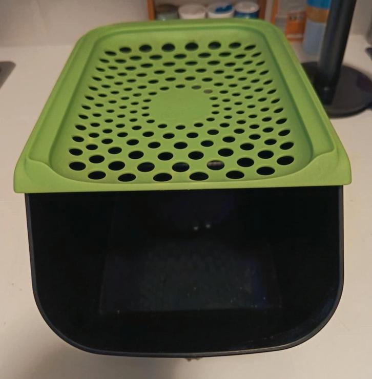 Boite de conservations pour oignons , ail Tupperware, Huis en Inrichting, Keuken | Tupperware, Zo goed als nieuw, Bus of Trommel