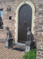 Set Engelse jachthonden op sokkel, Tuin en Terras, Tuinbeelden, Ophalen of Verzenden, Nieuw, Beton, Dierenbeeld