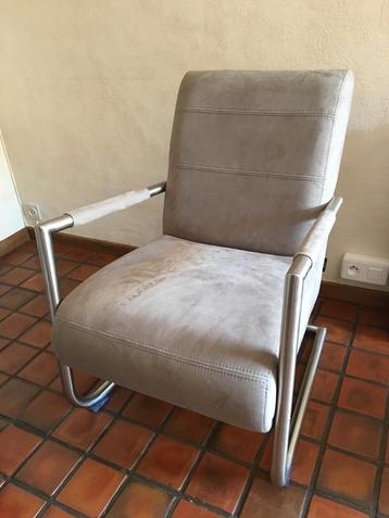 Oké fauteuil beschikbaar voor biedingen