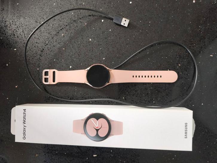 Galaxy Watch 4 avec chargeur USB Samsung, Handtassen en Accessoires, Smartwatches, Gebruikt, Conditie, Ophalen