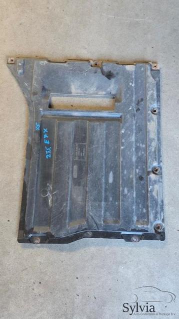 Bodemplaat onderplaat midden BMW X5 / X6 E70 E71 51757160235 beschikbaar voor biedingen