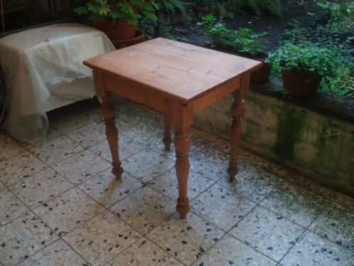 petite table ancienne en pin, Antiquités & Art, Antiquités | Meubles | Tables, Enlèvement