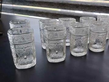 Lot de 9 petits verres à thé beschikbaar voor biedingen