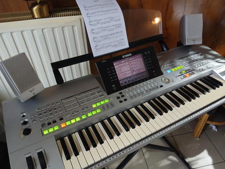 Yamaha Tyros 1, Muziek en Instrumenten, Keyboards, Gebruikt, 61 toetsen, Yamaha, Aanslaggevoelig, Met standaard, Midi-aansluiting