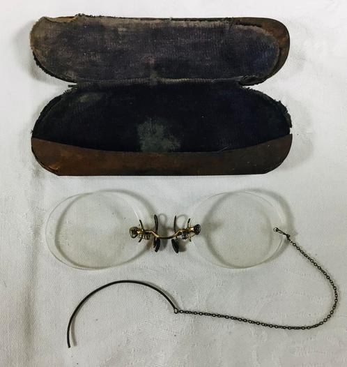 Antiek neusbrilletje pince nez in brildoosje, Antiek en Kunst, Curiosa en Brocante, Ophalen of Verzenden