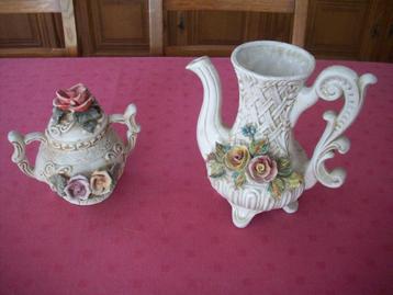 oude are deco koffie pot en suiker pot met op liggende bloem beschikbaar voor biedingen