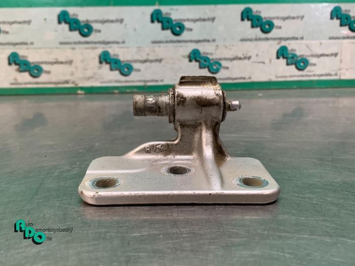 Charnière porte avant droite d'un Mercedes Sprinter (Sprint, Autos : Pièces & Accessoires, Autres pièces automobiles, Mercedes-Benz