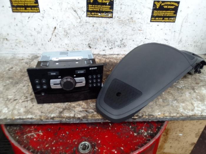 Radio van een Opel Corsa, Auto-onderdelen, Elektronica en Kabels, Opel, Gebruikt, 3 maanden garantie, Ophalen of Verzenden
