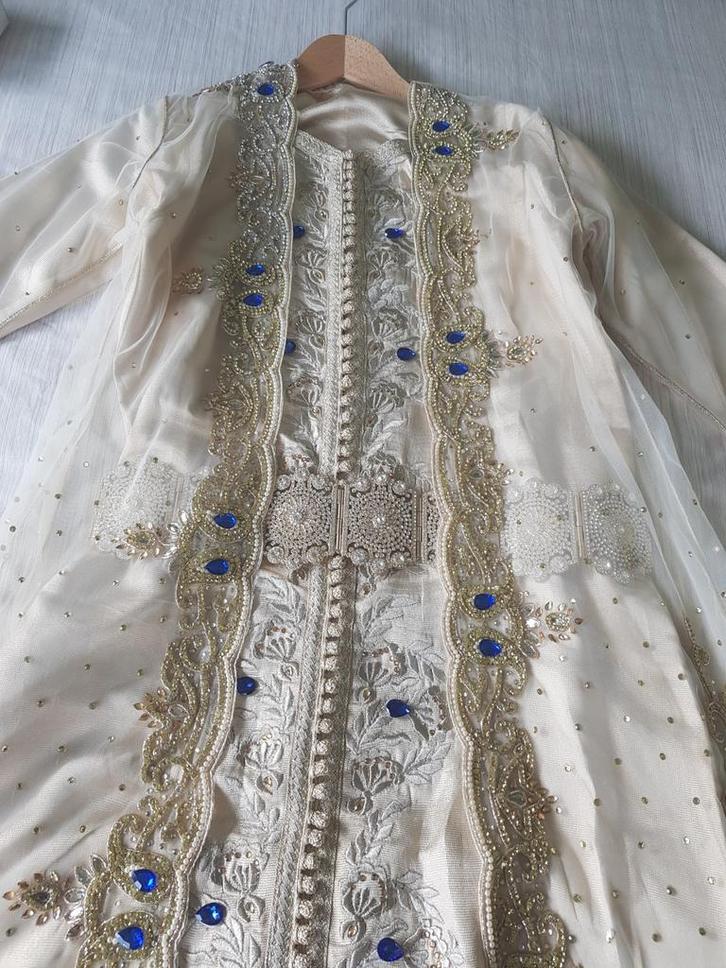 Takshita / caftan, Kleding | Dames, Gelegenheidskleding, Zo goed als nieuw, Beige, Ophalen of Verzenden