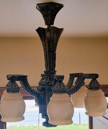 Klassieke bronzen kroonluchter beschikbaar voor biedingen