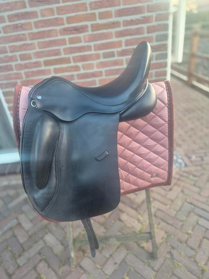 Km worldriding custom 17,5 inch medium wijde boom., Dieren en Toebehoren, Paarden en Pony's | Zadels, Zo goed als nieuw, Dressuur