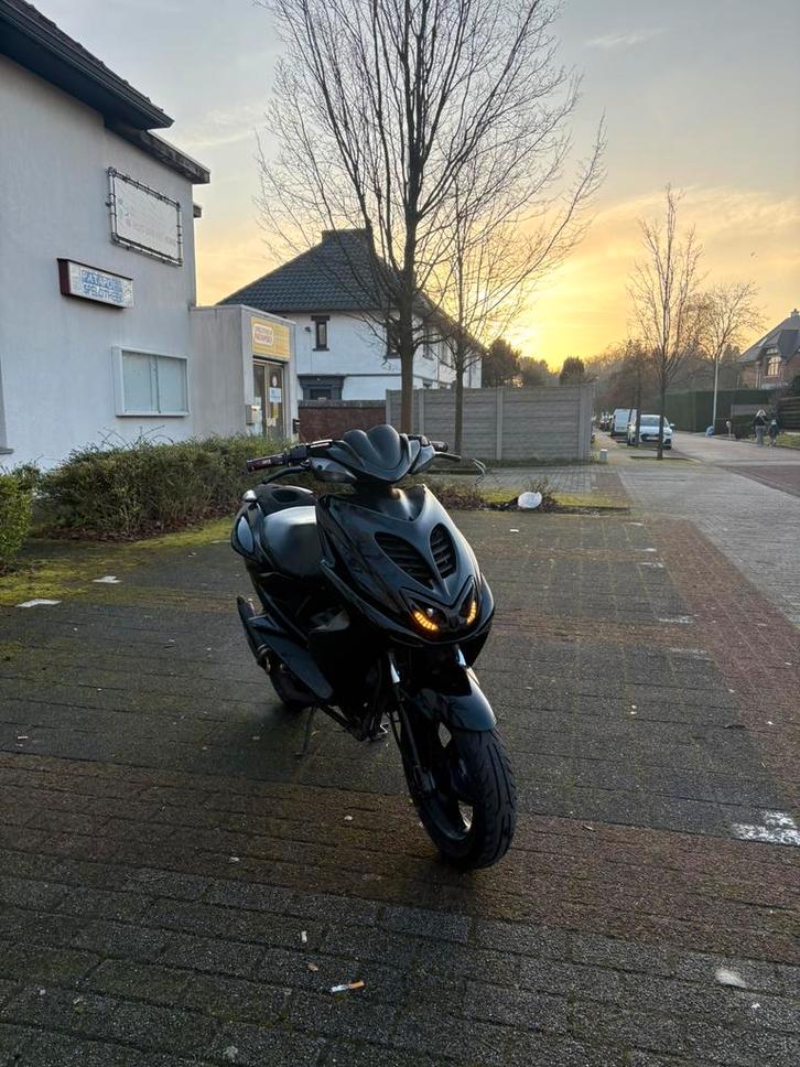 Aerox b klasse 50cc, Fietsen en Brommers, Scooters | Yamaha, Zo goed als nieuw, Aerox, Klasse B (45 km/u), Benzine, Ophalen