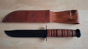 Couteau KA-BAR USMC 1217 avec étui en cuir disponible aux enchères