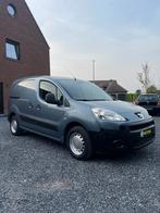 Peugeot partner euro 5 airco, Auto's, Bestelwagens en Lichte vracht, Te koop, Zilver of Grijs, 55 kW, 5 deurs